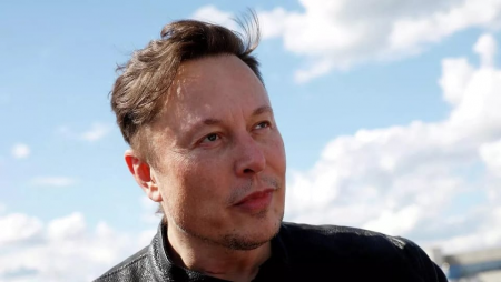 Elon Musk "Twitter"i tamamilə almağı təklif edib