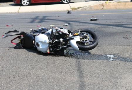 Motosiklet yük maşını ilə toqquşdu, sürücü öldü - FOTO