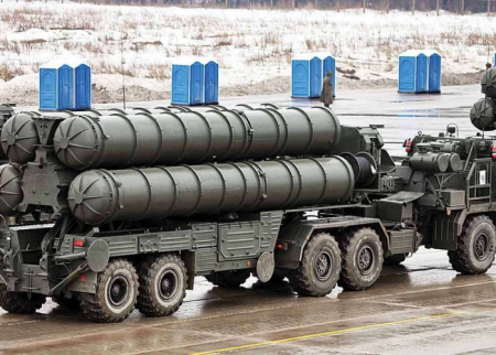 Rusiya "S-400"-ləri Ukrayna ilə sərhəddə gətirdi