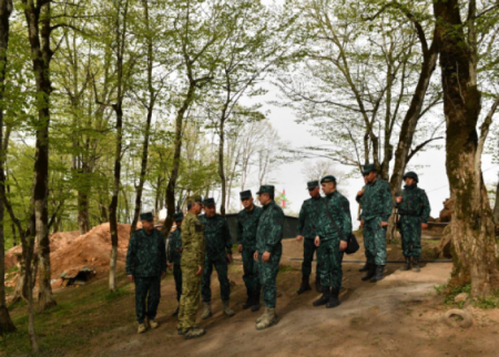 General-polkovniklər Ermənistanla sərhəddə - FOTOLAR