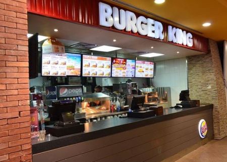 “Burger King”də yararsız məhsullar aşkarlandı