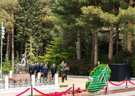 Nazir Vilayət Eyvazov Ulu Öndərin məzarını ziyarət etdi - FOTO