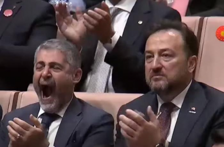 Ərdoğanın çıxışı zamanı nazirin əsnəməsi gündəm oldu – Video