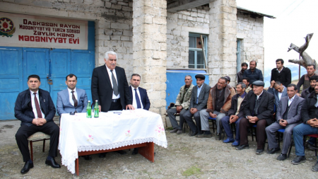 Daşkəsən Rayon İcra Hakimiyyətinin Başçısı Əhəd Abıyev Zəylik kəndində vətəndaşların növbəti səyyar qəbul-görüşünü keçirib