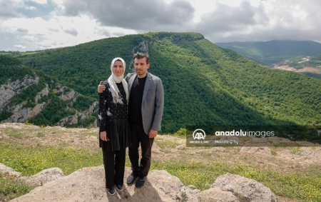 Selçuk Bayraktar xanımı ilə Cıdır düzündə - Fotolar