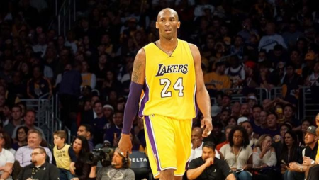 Kobe Bryantın forması 2 milyon 735 min dollara SATILDI