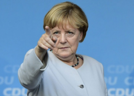 "Putin Minsk prosesini bitirib" - Merkel