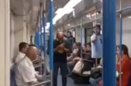 Bakı metrosunda sərnişin siqaret çəkdi - Video