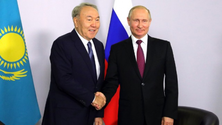 Nazarbayev Putinlə görüşdü