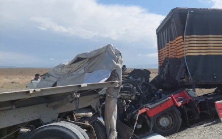 TIR-la KamAZ toqquşdu, ölən var - FOTO