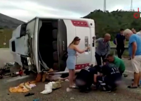 Antaliyada turist avtobusu aşdı- 1 ölü, 23 yaralı