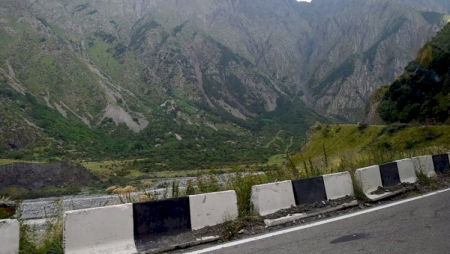 Ermənistanı Rusiya ilə birləşdirən yeganə quru yol bağlandı