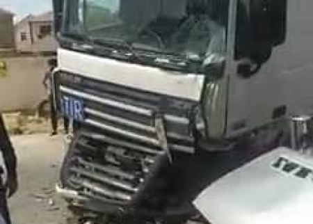 Bakıda TIR "Ford"la toqquşdu - Ölən var (VİDEO)