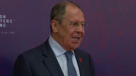 Lavrov jurnalistin sualına cavab verməkdən boyun qaçırdı - VİDEO