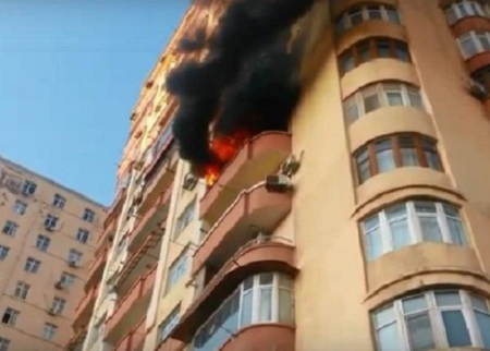 Bakıda binadakı yanğın söndürüldü - YENİLƏNİB