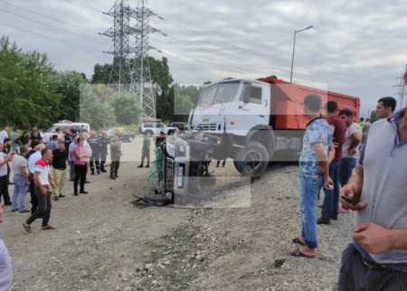 Yük və minik maşınları toqquşdu - ölən və yaralı var