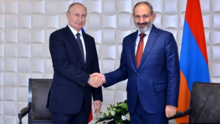 Putin Paşinyanla Qarabağı müzakirə etdi