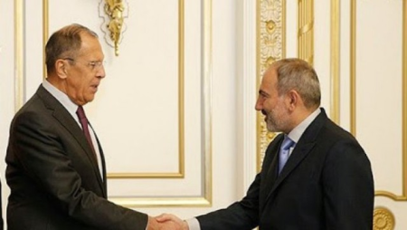 Lavrov Paşinyana cavab verdi