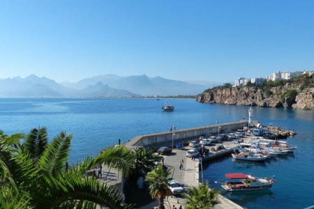 Tətil üçün tur paketi aldı, iki gün ailəsi ilə küçədə yatmalı oldu – Turizm şirkətilə bağlı qalmaqal + FOTO