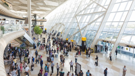 Bakı aeroportunda kran aşdı - ÖLƏN VAR