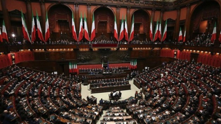 İtaliyada növbədənkənar parlament seçkiləri keçirilir