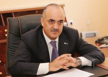 Səlim Müslümov pulları bu qohumu vasitəsilə yığırmış