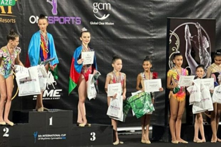 Bədii gimnastika üzrə beynəlxalq yarışda Azərbaycan komandası 26 medal qazanıb - FOTO