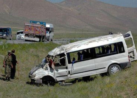 Mikroavtobusla “BMW” toqquşdu - ÖLƏNLƏR VAR