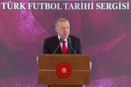 Ərdoğan Türkiyənin futbol tarixinə həsr edilən sərgidə iştirak edib