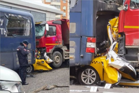 Rusiyada dəhşətli qəza: Taksi yük maşını ilə avtobusun arasında qaldı