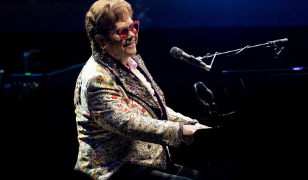 Elton Con yenilik etdi