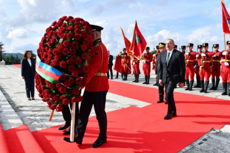 Prezident “Mother Albaniya” abidəsini ziyarət edib