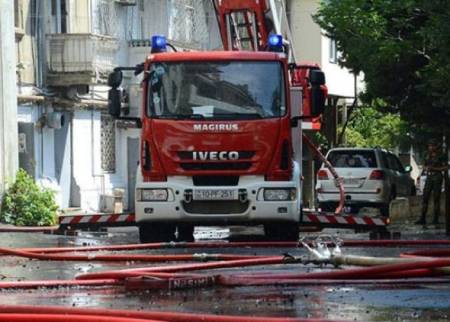 Bakıda yaşayış binasında yanğın başladı