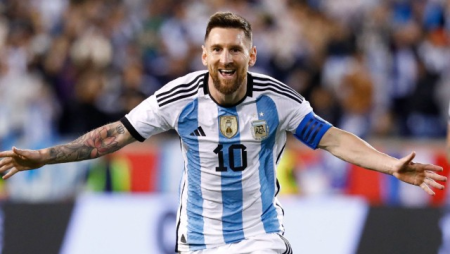 Messi hesabı açdı - YENİLƏNİR