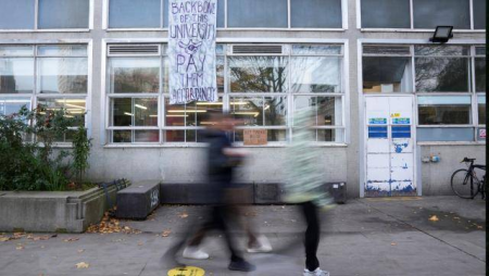 İngiltərədə 70 min universitet işçisi 3 günlük tətilə başladı İngiltərədə 70 min universitet işçisi 3 günlük tətilə başladı