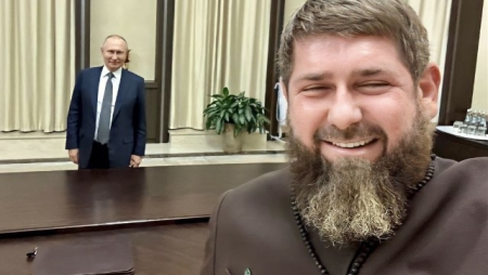 Kadırov Putinlə selfi çəkdirdi