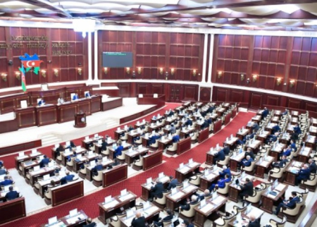 Milli Məclisin iclası başladı