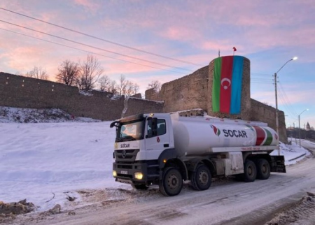 Daşaltıda yanacaq yüklü maşın aşdı - Ölən var