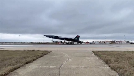 Türkiyənin pilotsuz qırıcısı ilk uçuşunu həyata keçirdi