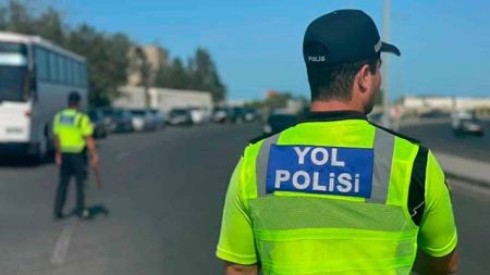 Nömrəsiz avtomobil idarə edən, narkotik vasitə daşıyan sürücü - Saxlanıldı