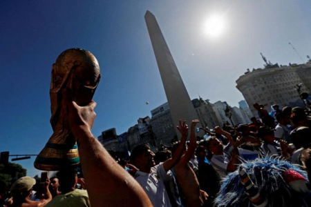 Argentinada futbolçuların şərəfinə istirahət günü elan edildi