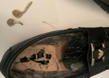 Həbsxanaya ayaqqabının dabanında narkotik keçirmək istədi