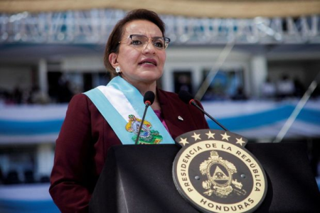 Honduras prezidenti bəzi insanlara hədiyyə verməyi qadağan etdi