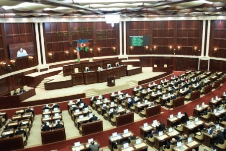 Milli Məclisin iclası başladı