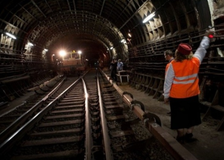 Bakı metrosunda qatar tuneldə qaldı