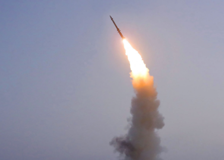 Şimali Koreya üç qısamənzilli ballistik raket atıb
