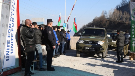 Sülhməramlıların avtomobilləri Laçın yolundan maneəsiz keçib