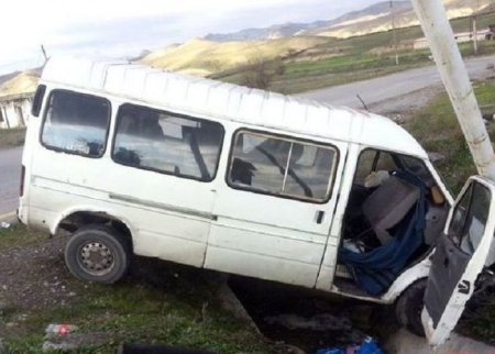 Şəkidə mikroavtobus aşdı - XƏSARƏT ALANLAR VAR