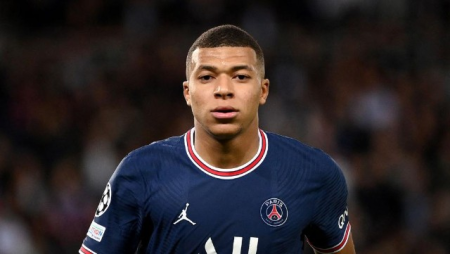 Mbappe 300-cü oyununa çıxdı