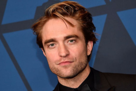 Robert Pattinson “Dior”un dəb nümayişinə ətəklə gəlib